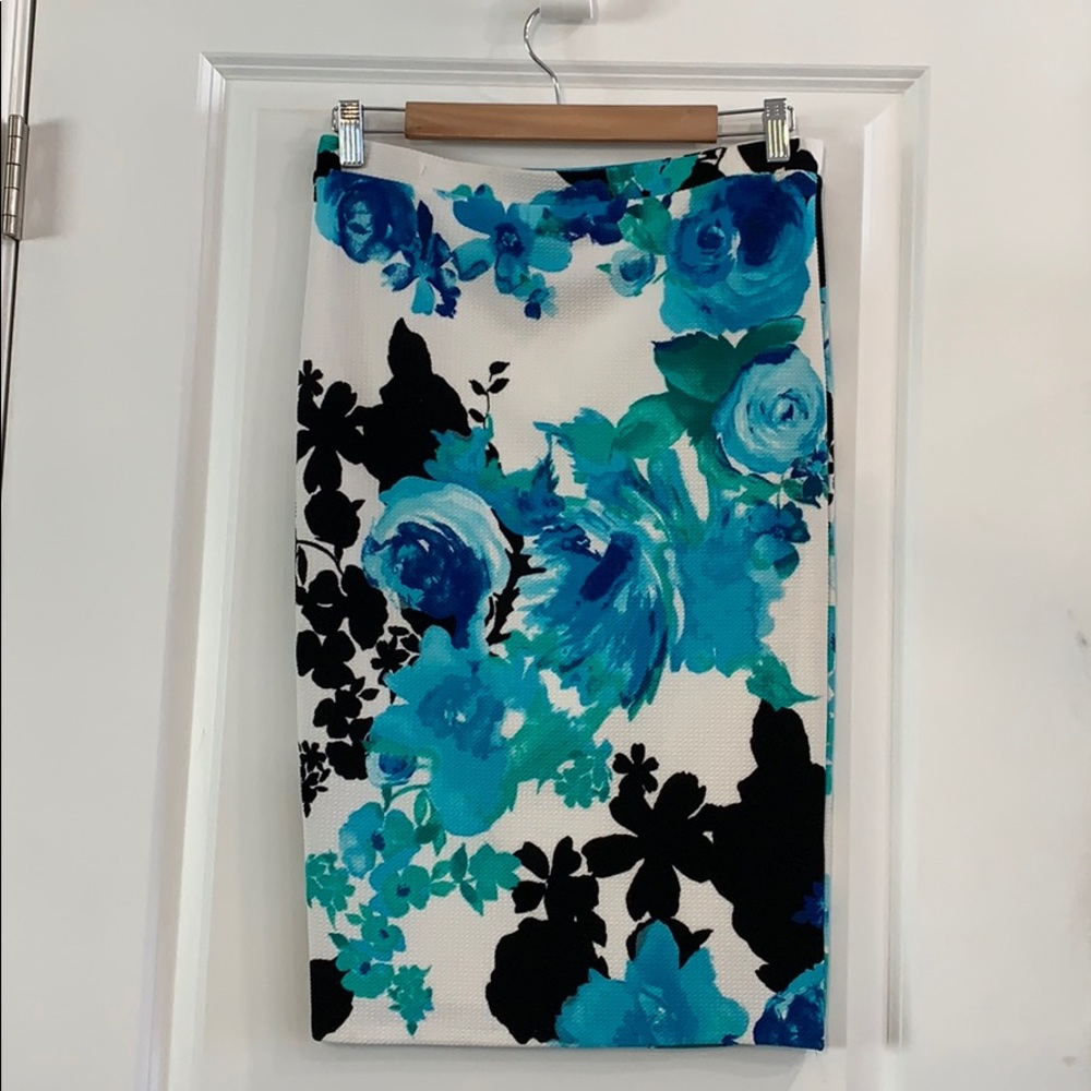 REMOVING ITEM FROM POSH ON APRIL 30 
High waisted midi skirt